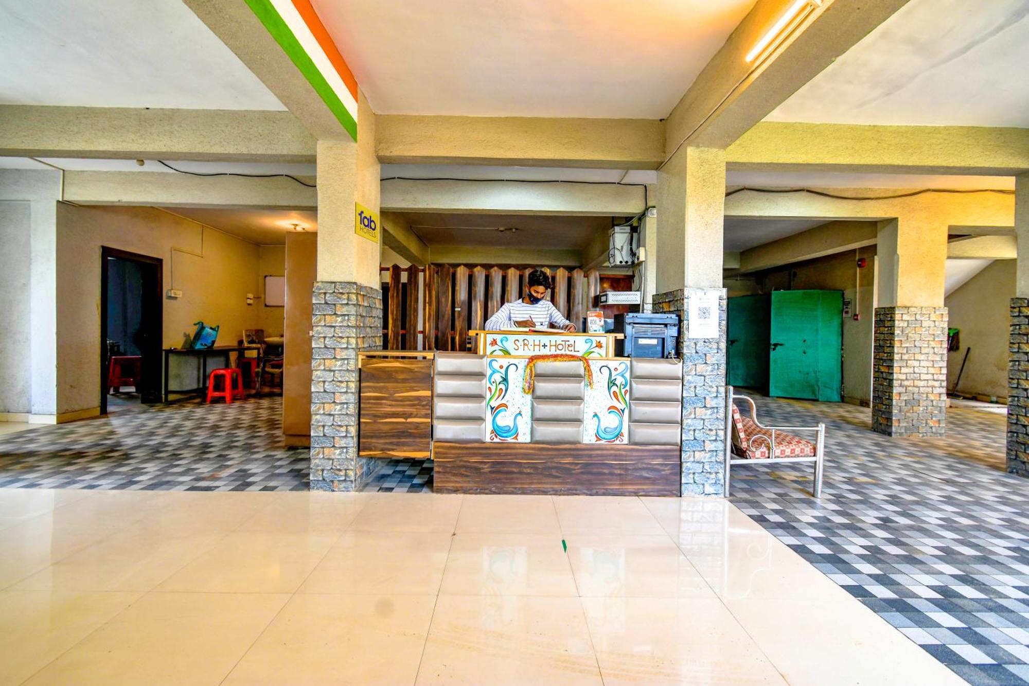 Fabexpress Srh - Nr Butterfly Park - Hinjawadi Hotel Bagian luar foto